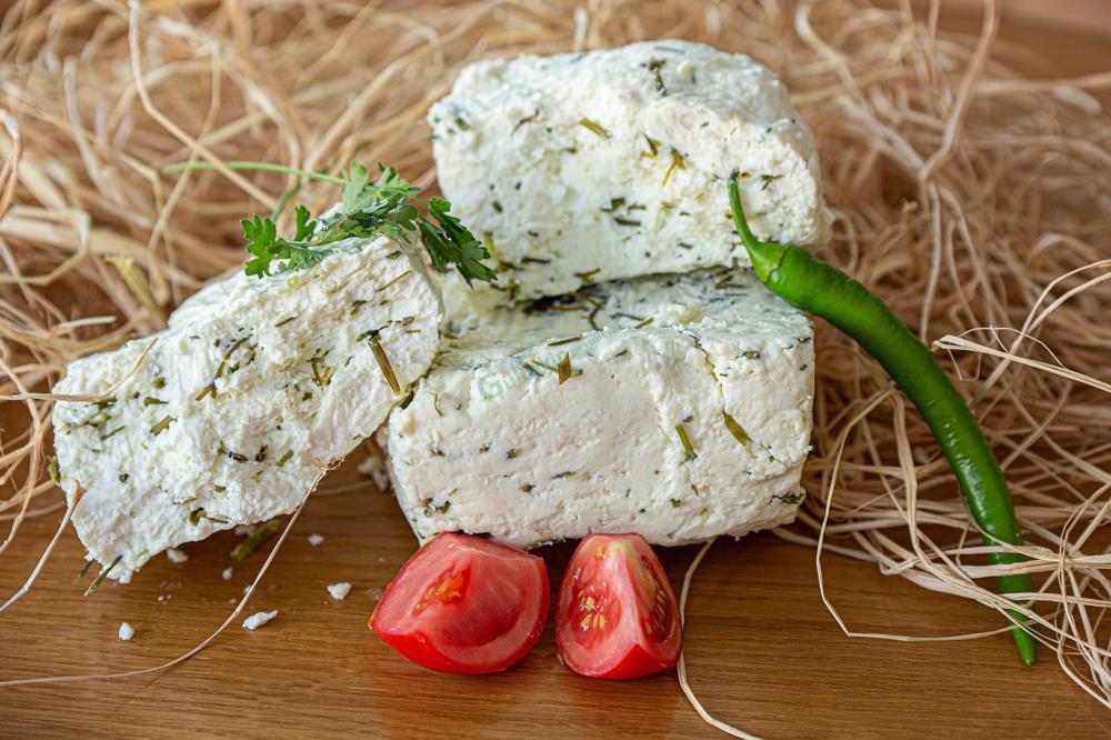 “Doğal “Doğal otlarla hazırlanmış taze ve aromatik Otlu Peynir – katkısız yöresel peynir çeşidi.”otlarla hazırlanan katkısız Otlu Peynir – aromatik ve taze peynir çeşidi.”